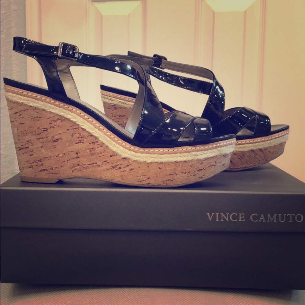 Black wedge sandals 9M Vince Camuto